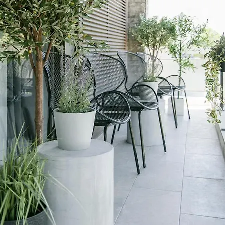 Ultra Chic Modern 4 Bedrooms In Athene