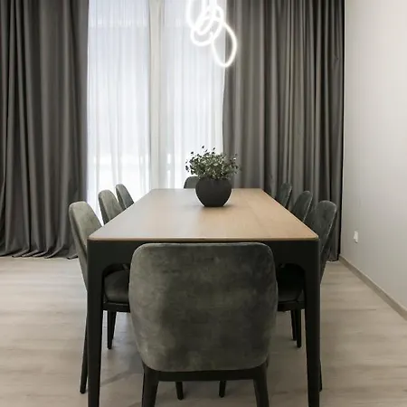 Ultra Chic Modern 4 Bedrooms In Appartement *