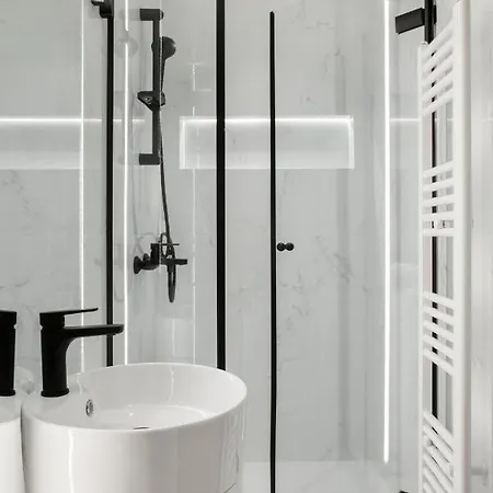 Ultra Chic Modern 4 Bedrooms In Appartement *